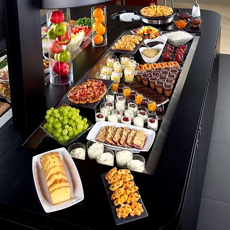 Campanile Brest - Aeroport Hotell 3*